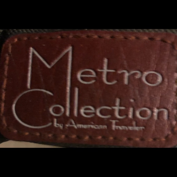 Bloomingdale’s METRO COLLECTION! Carry on Luggage Travel Bag w Leather Handles! - Picture 7 of 7